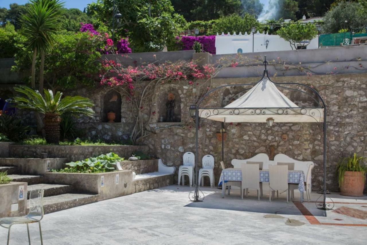 La Casa Dei Merli Капри Екстериор снимка