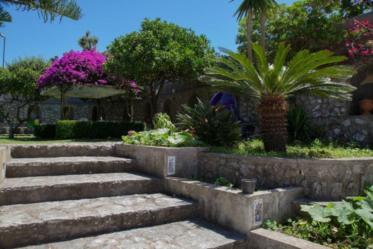 La Casa Dei Merli Капри Екстериор снимка